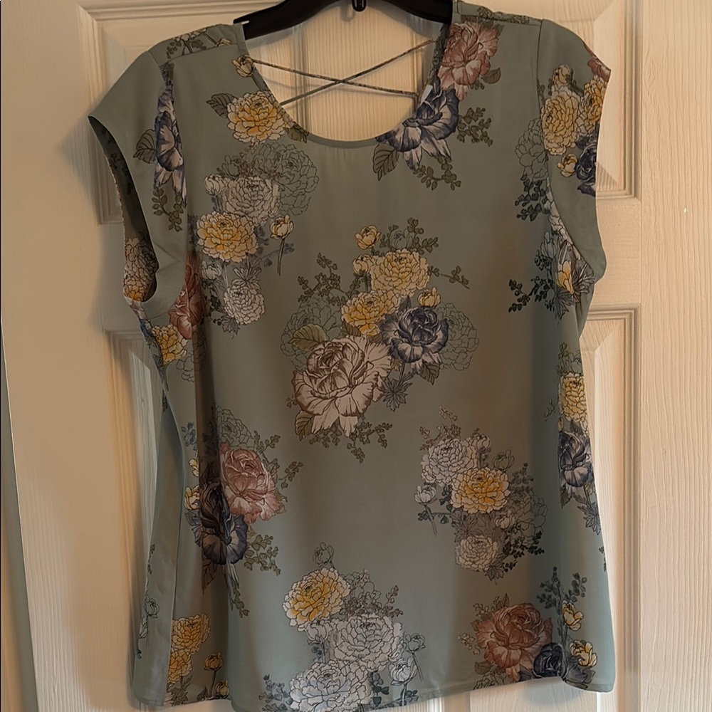 DR2 Green Cap Sleeve Blouse with Rounded Neckline